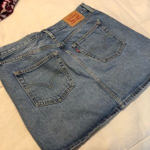 Levi’s denim skirt😍